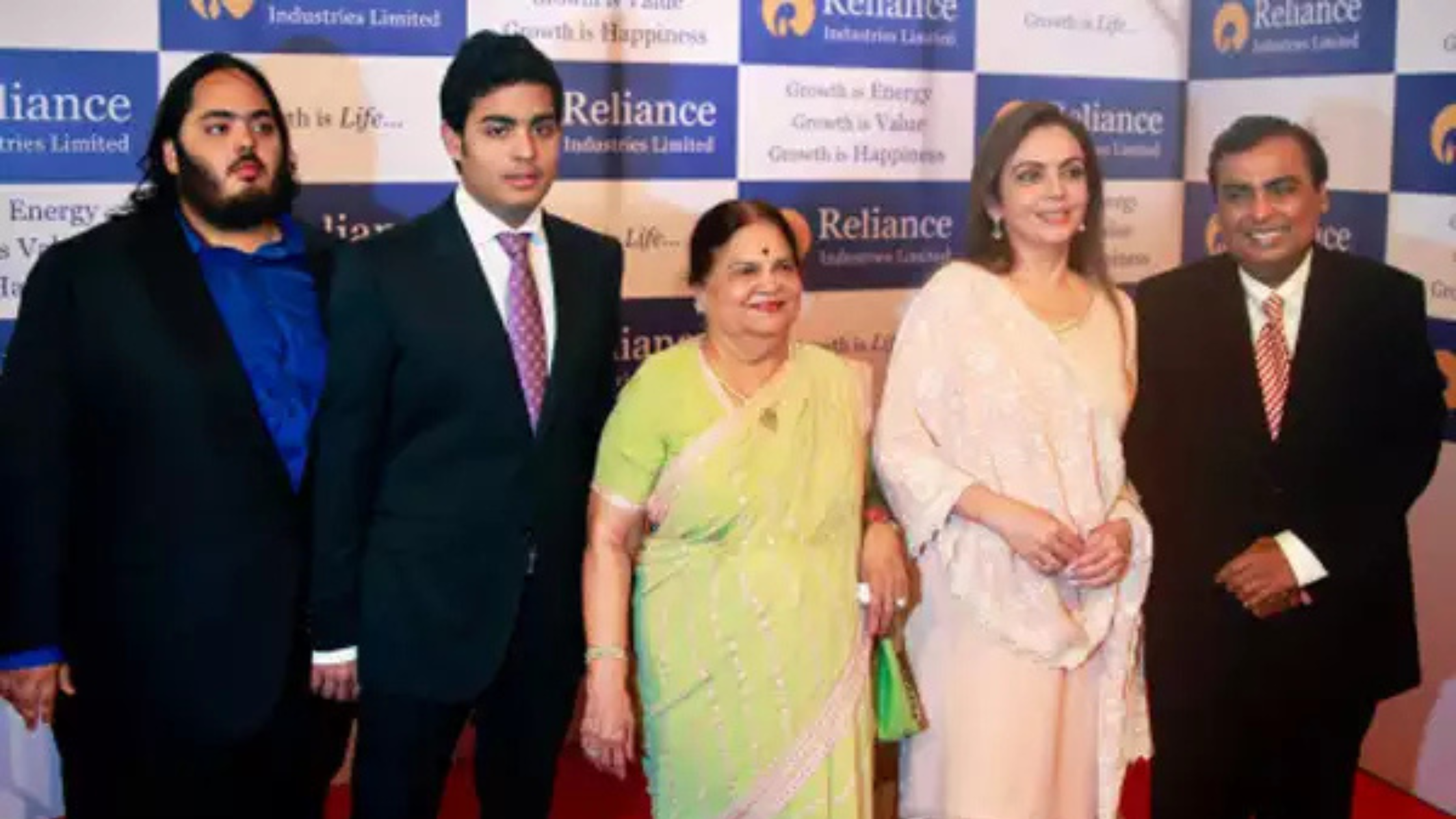 Akash Ambani Reveals His Father's Dedecation Toward Work: "Works Till 2 AM To Clear All Mails".